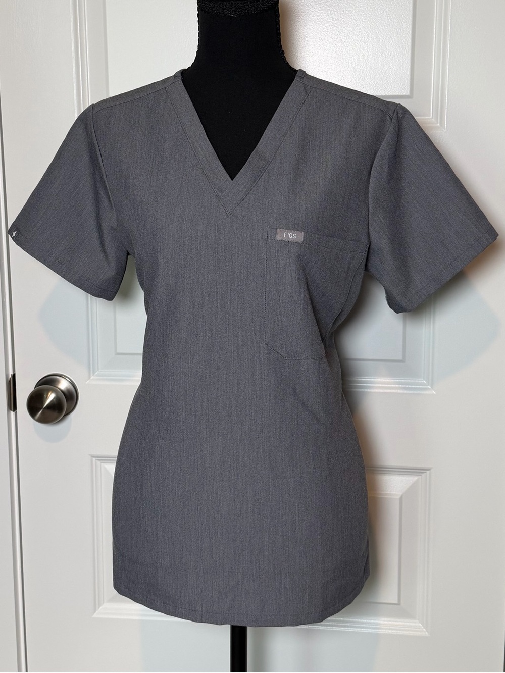 FIGS Catarina Scrub Top Women’s Small Gray Technical Collection